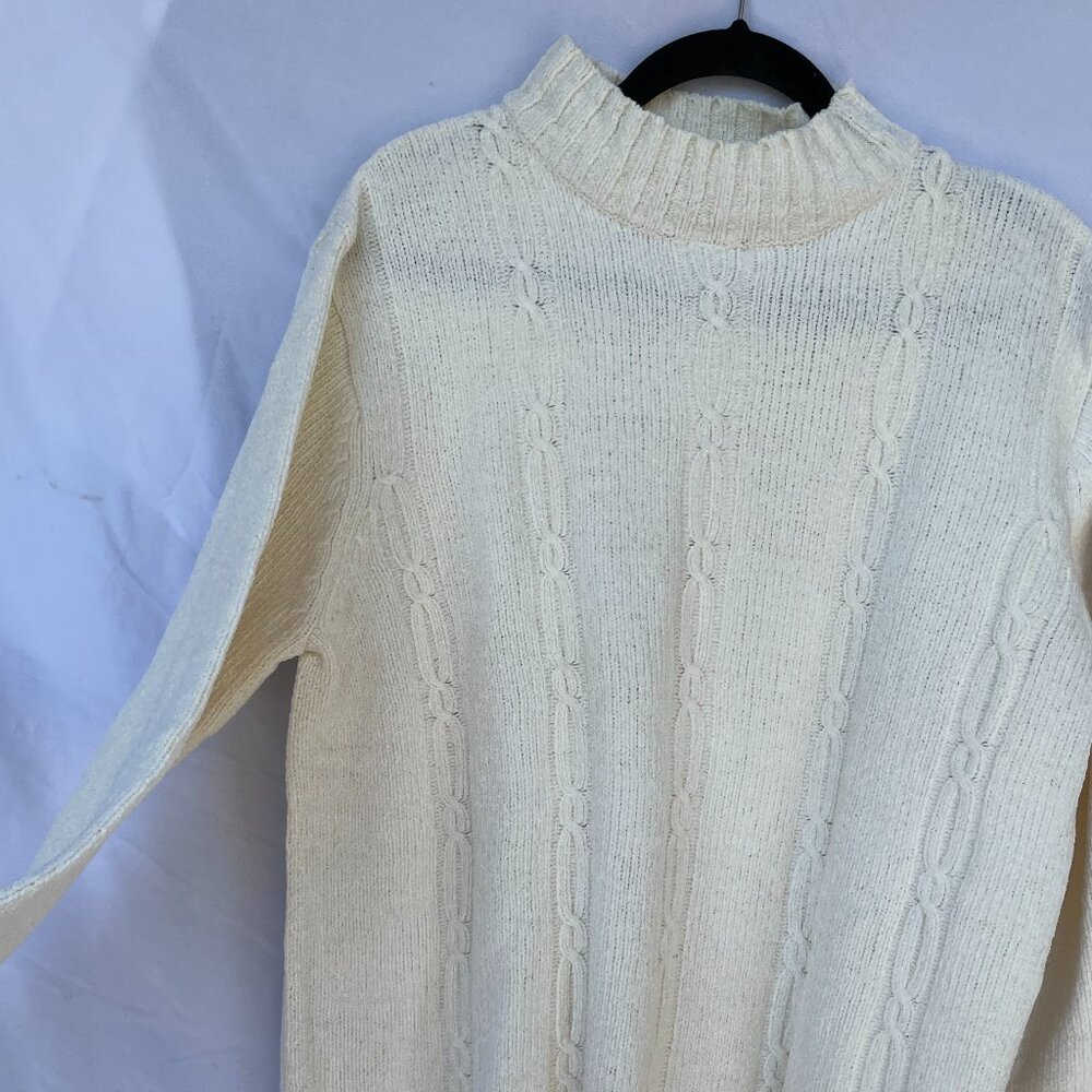 Beautiful Sag Harbor Sweater Cream color size XL